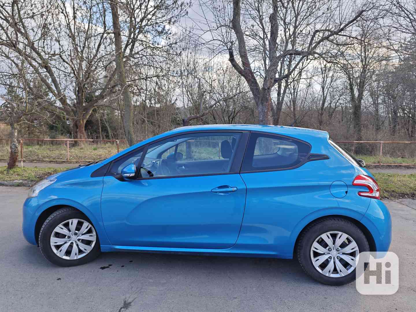 Peugeot 208 - foto 1