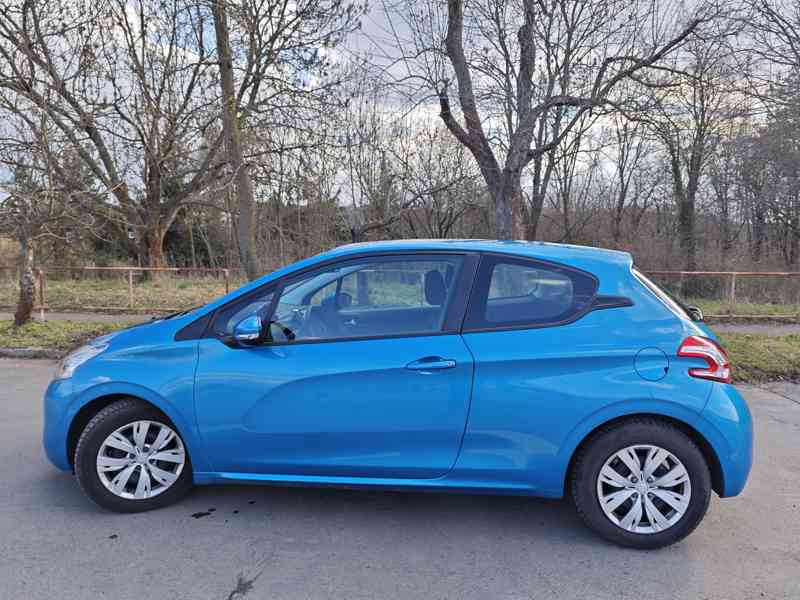Peugeot 208 - foto 1