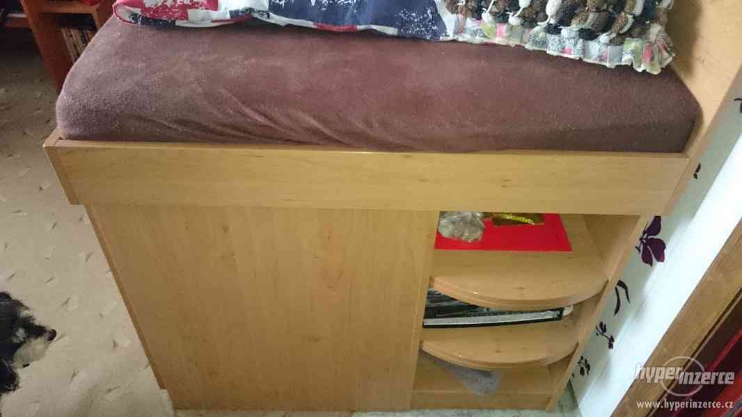 Vyvýšená postel s úložným prostorem - foto 2