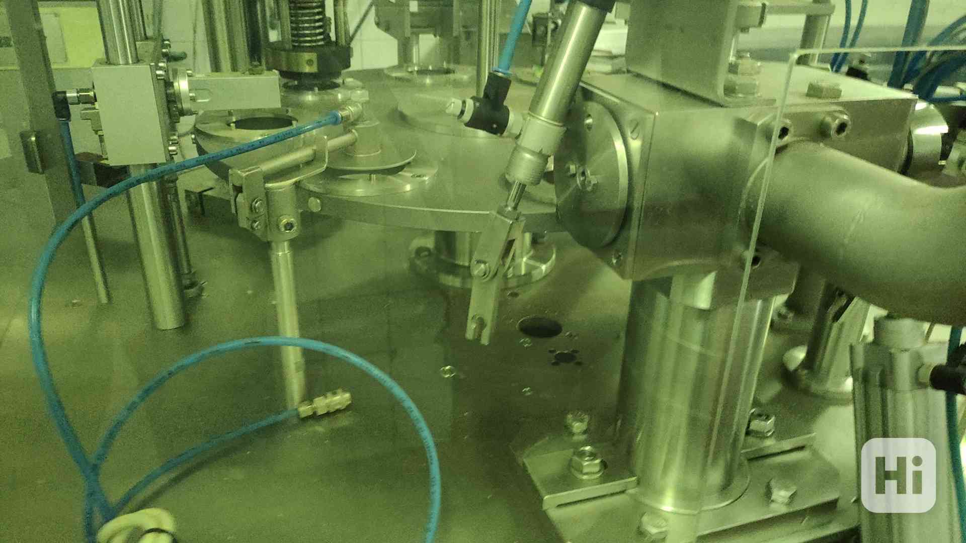 PRODÁME ZÁNOVNÍ AUTOMATCKOU KARUSELOVOU PLNIČKU ATIPACK 3000 - foto 1