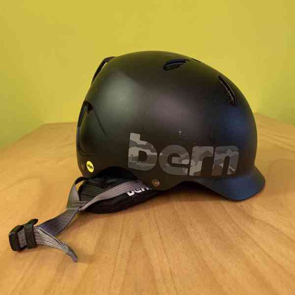 Dětská helma na lyže/ snowboard Bern Bandito s MIPS