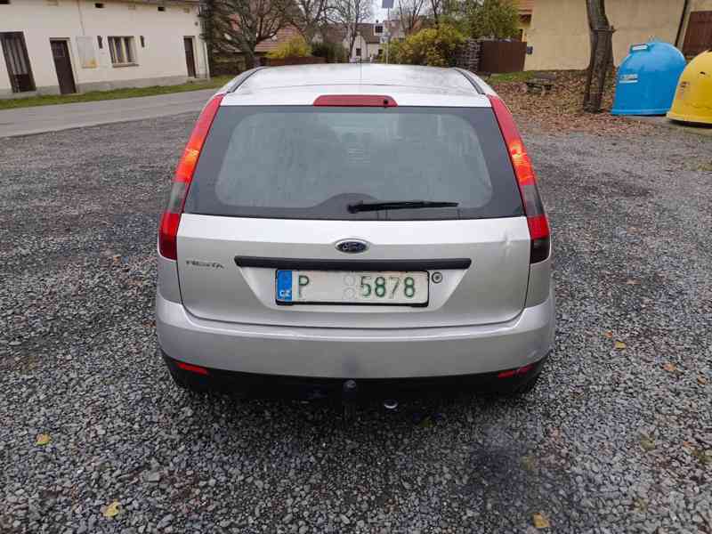 Ford Fiesta 1.3 51Kw RV.2004 TAŽNÉ - foto 4