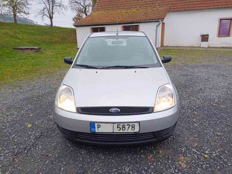 Ford Fiesta 1.3 51Kw RV.2004 TAŽNÉ - foto 9