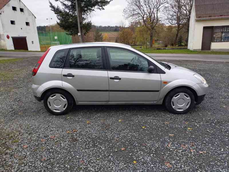 Ford Fiesta 1.3 51Kw RV.2004 TAŽNÉ - foto 7