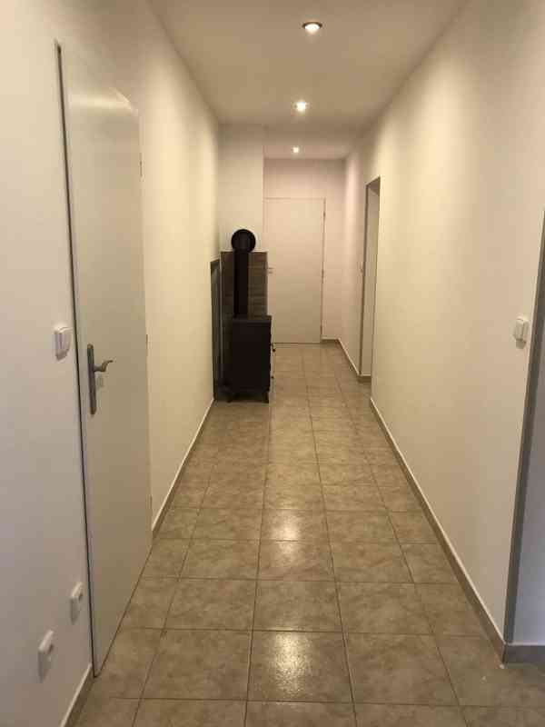 Mokré - Pronájem bytu 2+1 o ploše 100 m2 a stáje 130 m2 - foto 8