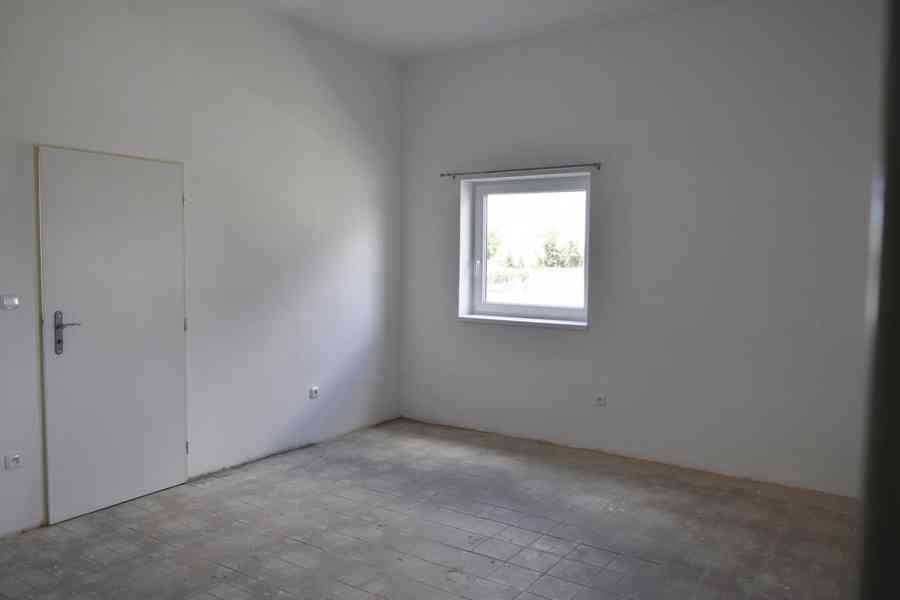 Mokré - Pronájem bytu 2+1 o ploše 100 m2 a stáje 130 m2 - foto 5
