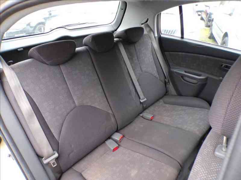 Kia Rio 1,4 16V KLIMATIZACE - foto 11