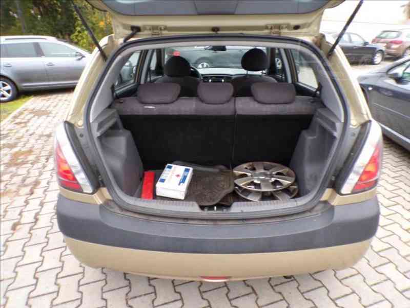 Kia Rio 1,4 16V KLIMATIZACE - foto 10