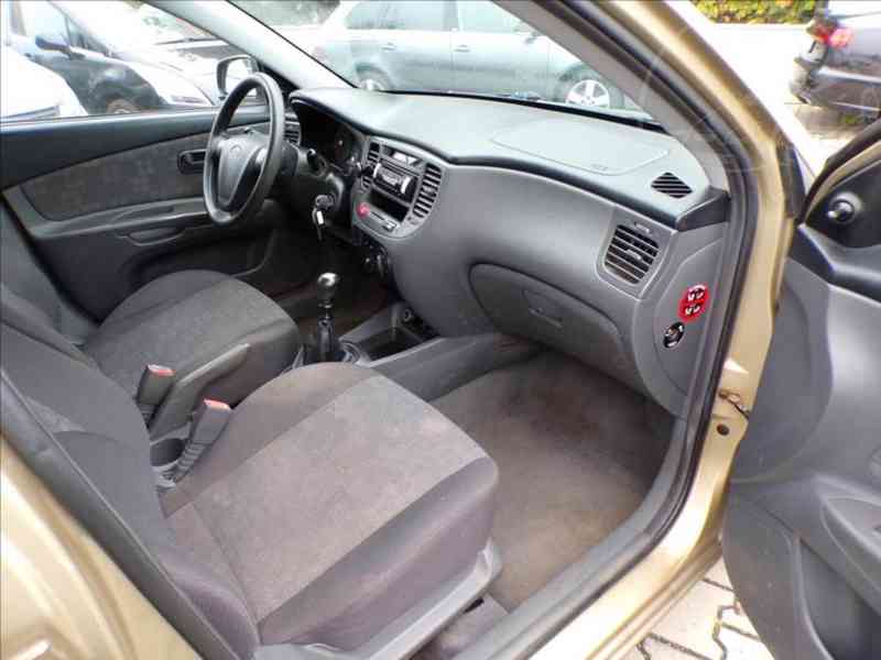 Kia Rio 1,4 16V KLIMATIZACE - foto 12