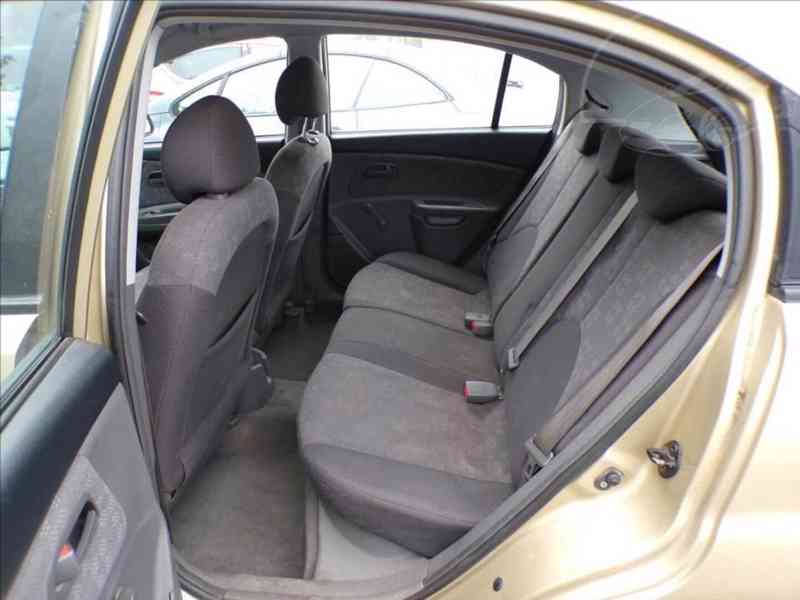 Kia Rio 1,4 16V KLIMATIZACE - foto 9