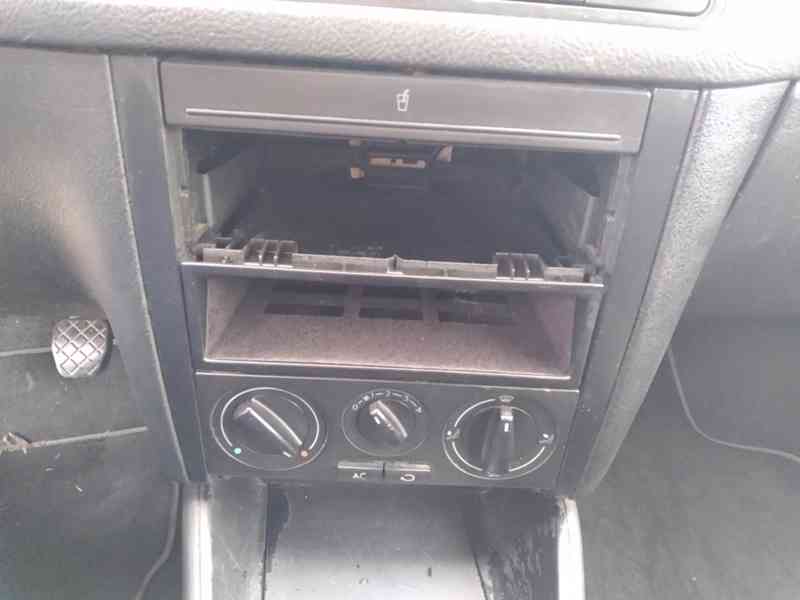 VOLKSWAGEN GOLF 1.4 SPECIAL KLIMA - foto 17