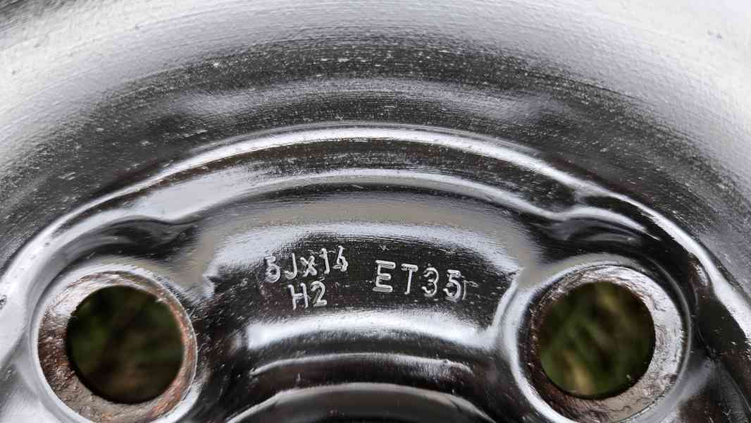 Škoda Fabia zimní pneumatiky 165/70R14 disky 5Jx14 5x100 - foto 3