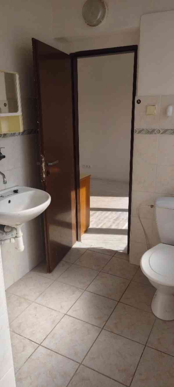 Pěknou garsoniéru pronajmu v přímém centru Železného Brodu. - foto 5