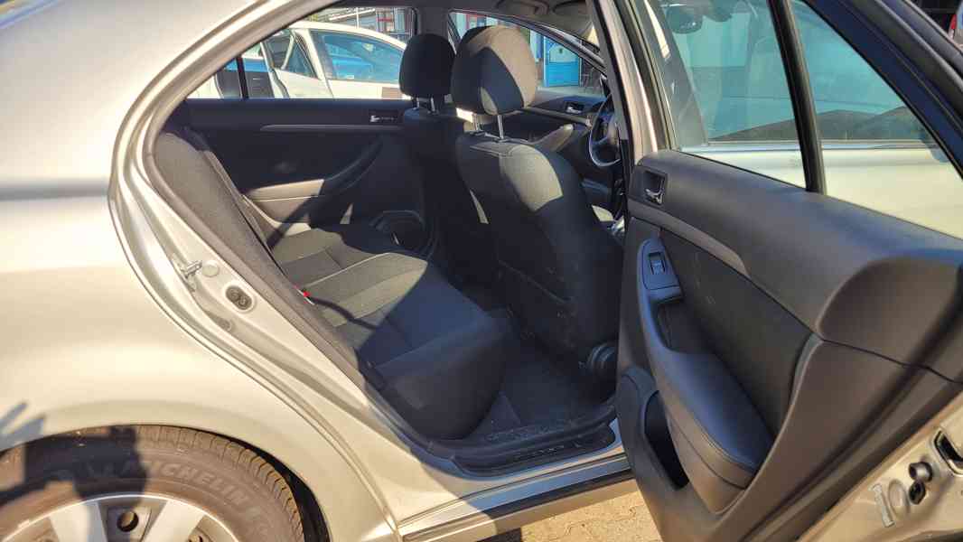 Toyota Avensis 2.0 D-4D (2007) - foto 10