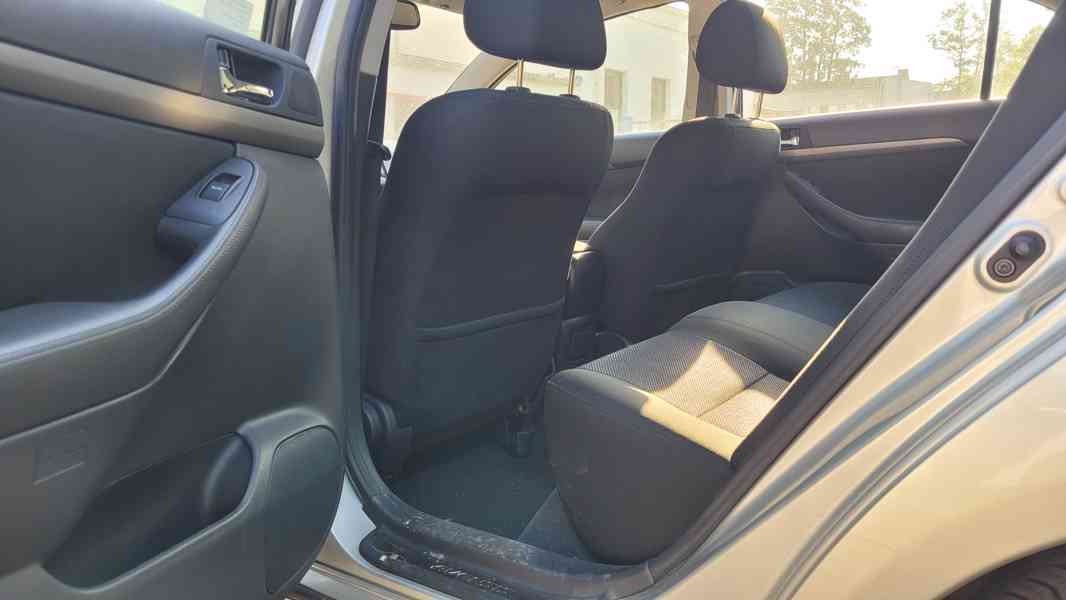 Toyota Avensis 2.0 D-4D (2007) - foto 9