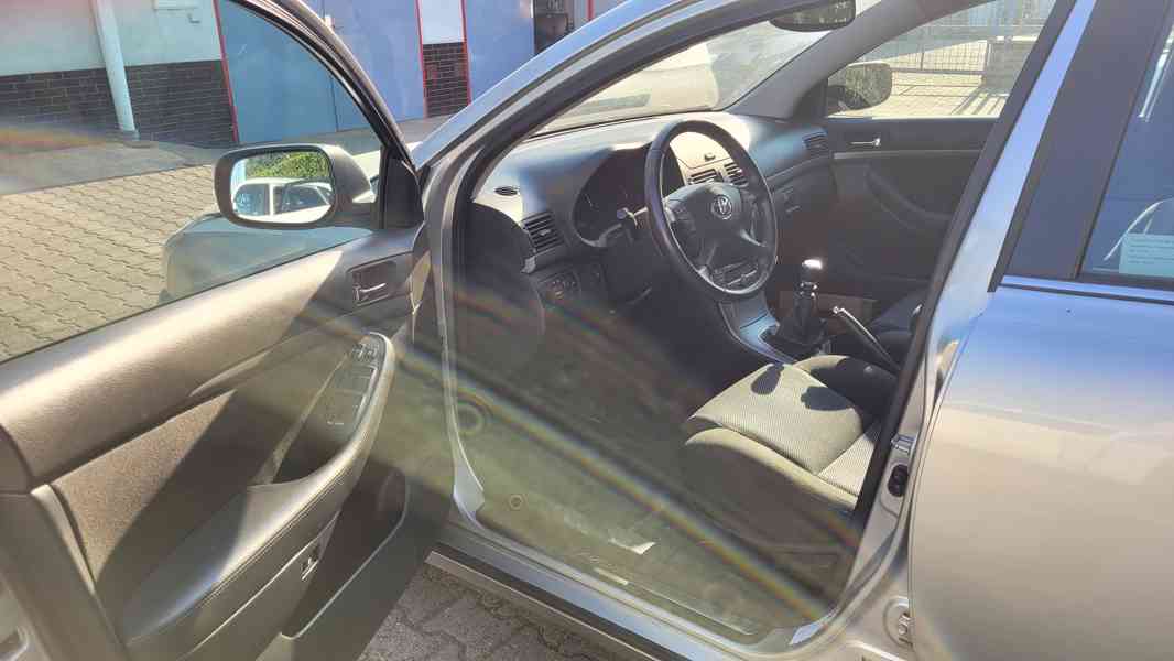 Toyota Avensis 2.0 D-4D (2007) - foto 7