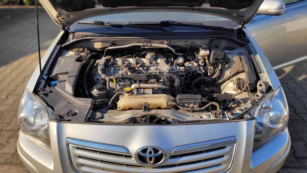 Toyota Avensis 2.0 D-4D (2007) - foto 12