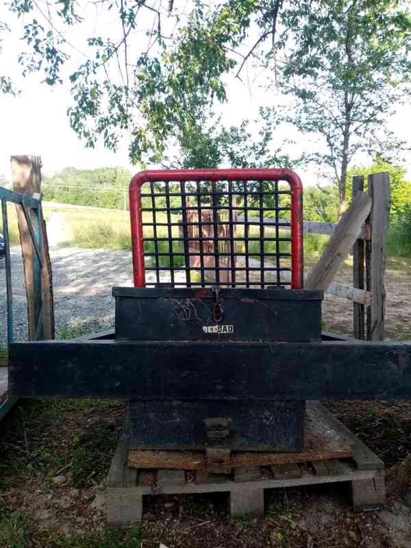 Prodám ochranný rám na traktor - foto 1