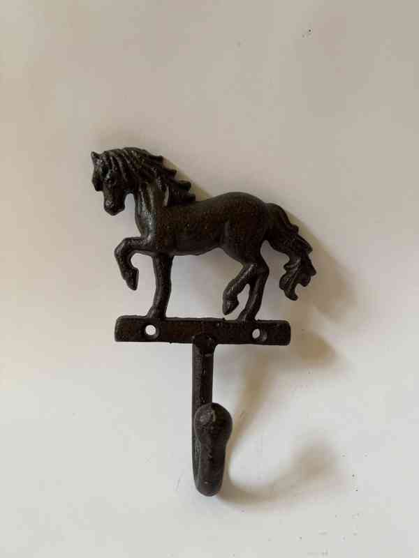 Kůň - kovový nástěnný věšák 16 cm