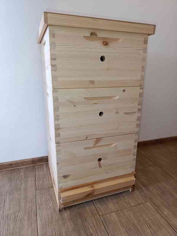 včelí úl - foto 2