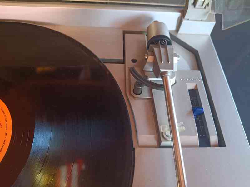 JVC L-A100   poloautomatický gramofon s řemínkovým pohonem - foto 4