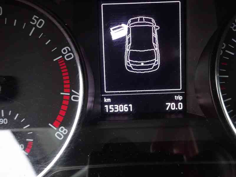Škoda Fabia 1.2 TSI r.v.2015 (66 KW) serviska  - foto 7
