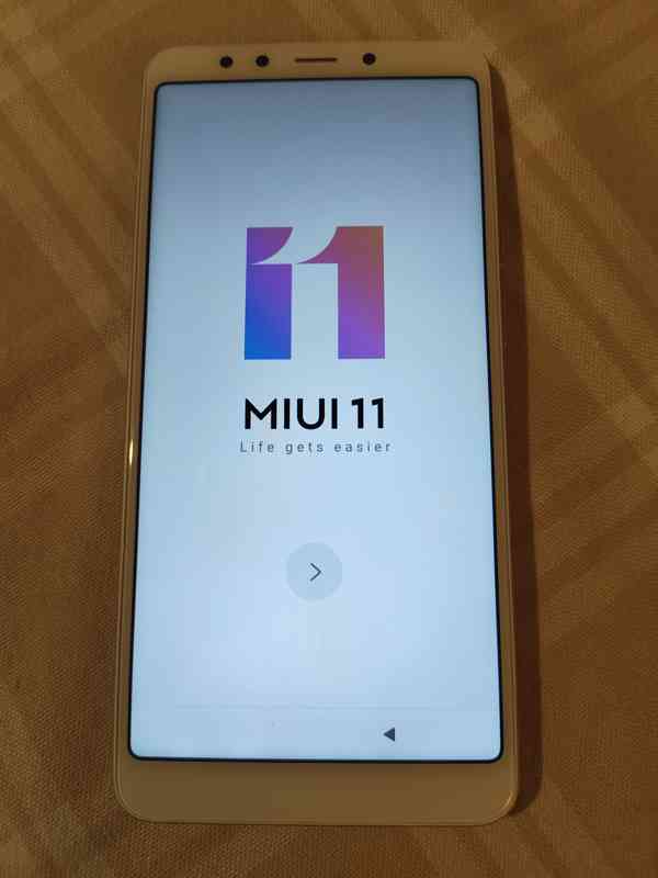 Mobilní dotykový telefon Xiaomi Redmi 5 - foto 2