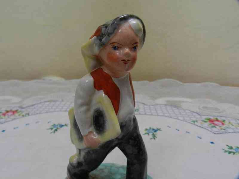 Stará soška Chlapec s Aktovkou Ditmar Urbach Teplice - foto 7