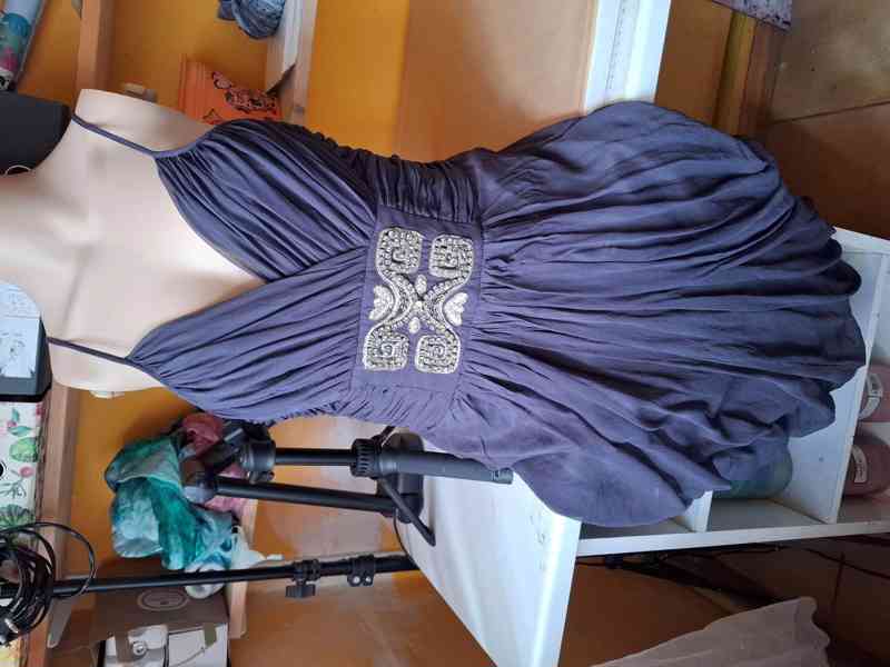 Černé hedvábné letní šaty - foto 2