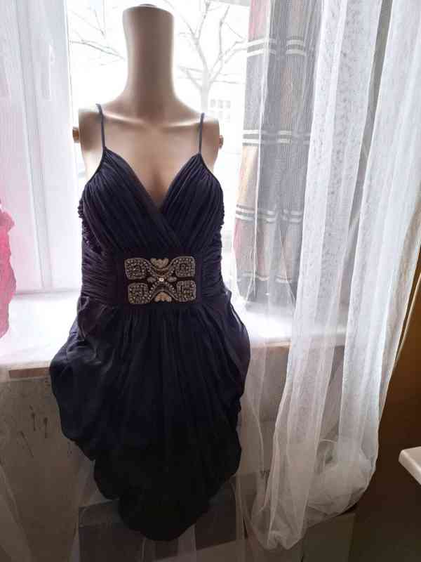 Černé hedvábné letní šaty - foto 10