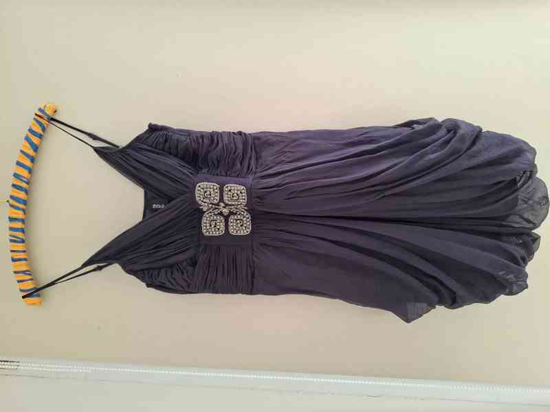 Černé hedvábné letní šaty - foto 7