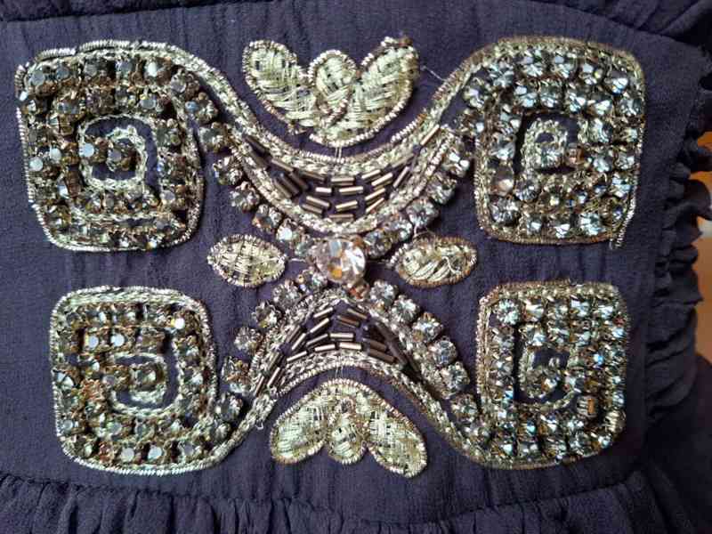 Černé hedvábné letní šaty - foto 4