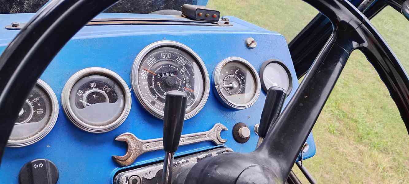 Traktor 8011 - foto 1