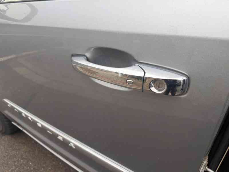 Chrysler Town Country 3,6 LPG DVD Limited 2014 - foto 15