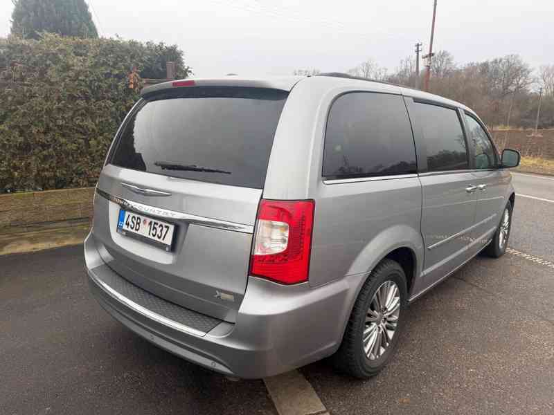 Chrysler Town Country 3,6 LPG DVD Limited 2014 - foto 4