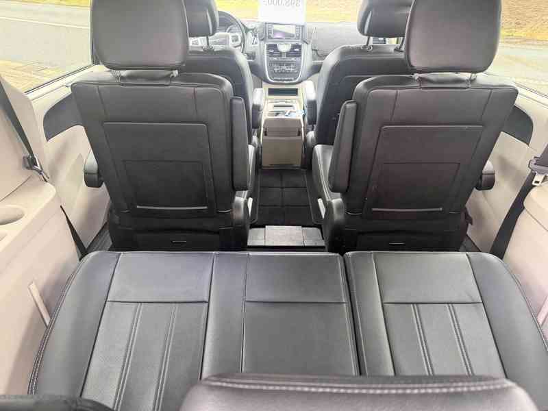 Chrysler Town Country 3,6 LPG DVD Limited 2014 - foto 8