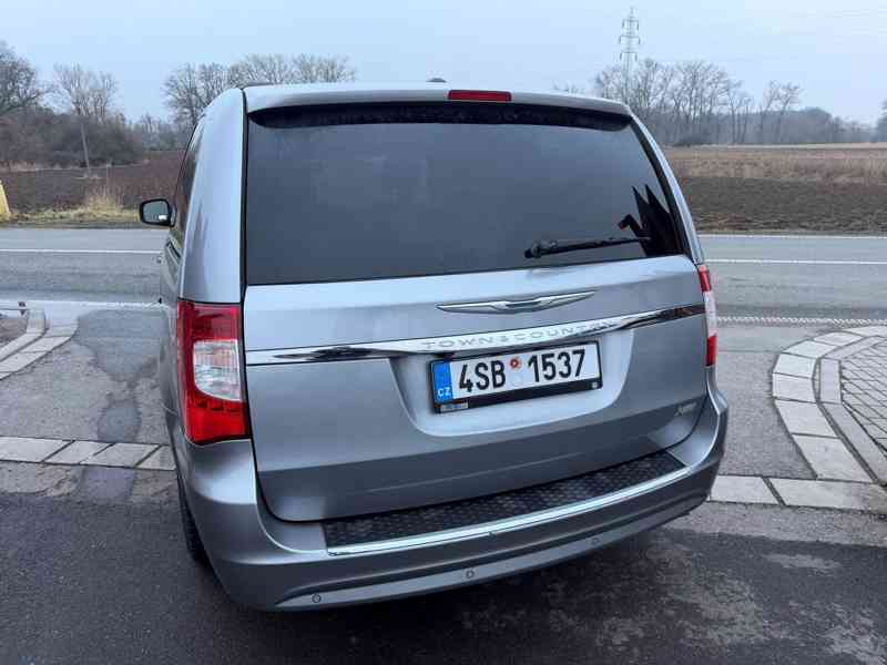 Chrysler Town Country 3,6 LPG DVD Limited 2014 - foto 5
