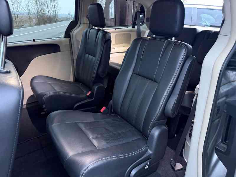 Chrysler Town Country 3,6 LPG DVD Limited 2014 - foto 14