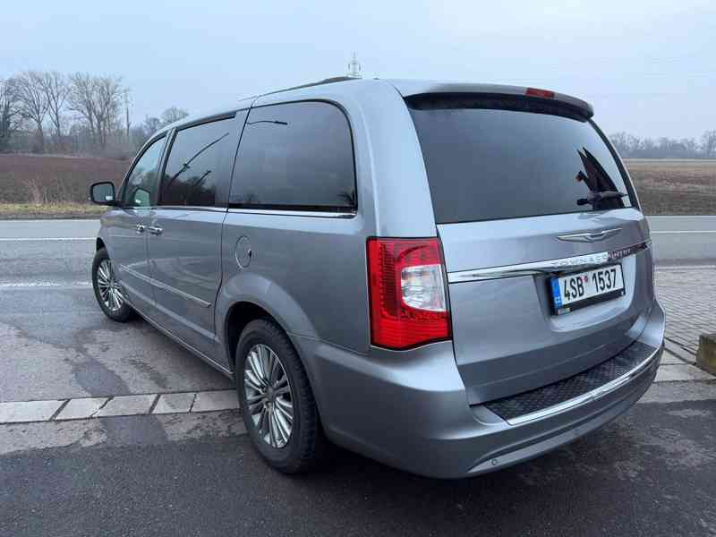 Chrysler Town Country 3,6 LPG DVD Limited 2014 - foto 3