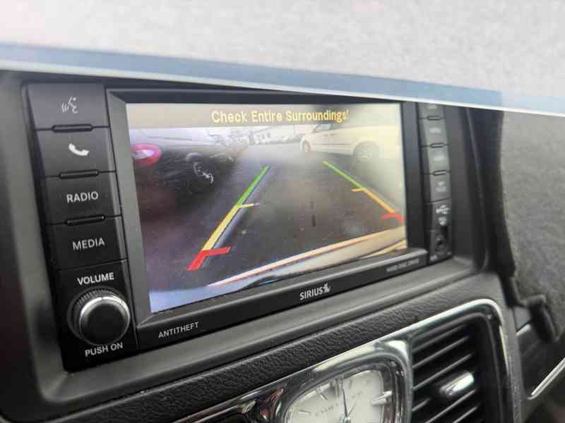 Chrysler Town Country 3,6 LPG DVD Limited 2014 - foto 20