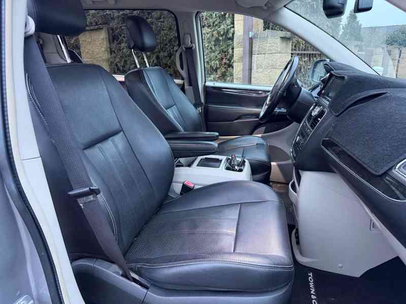 Chrysler Town Country 3,6 LPG DVD Limited 2014 - foto 10