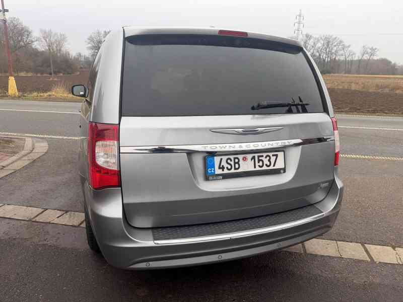 Chrysler Town Country 3,6 LPG DVD Limited 2014 - foto 5
