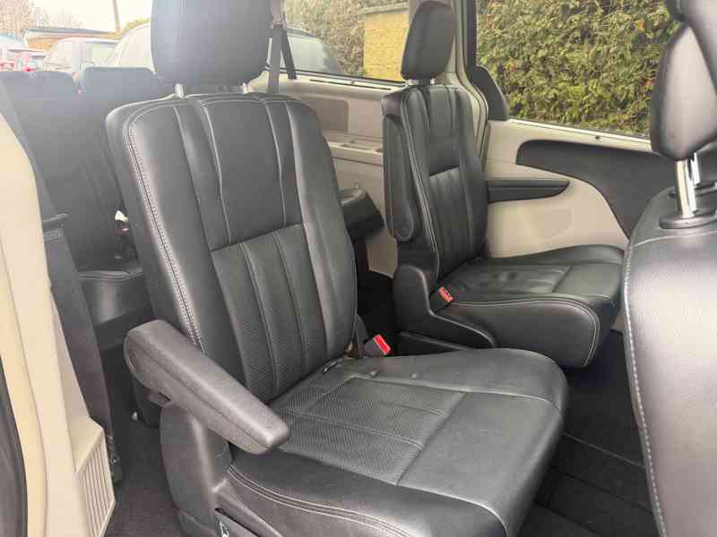 Chrysler Town Country 3,6 LPG DVD Limited 2014 - foto 9