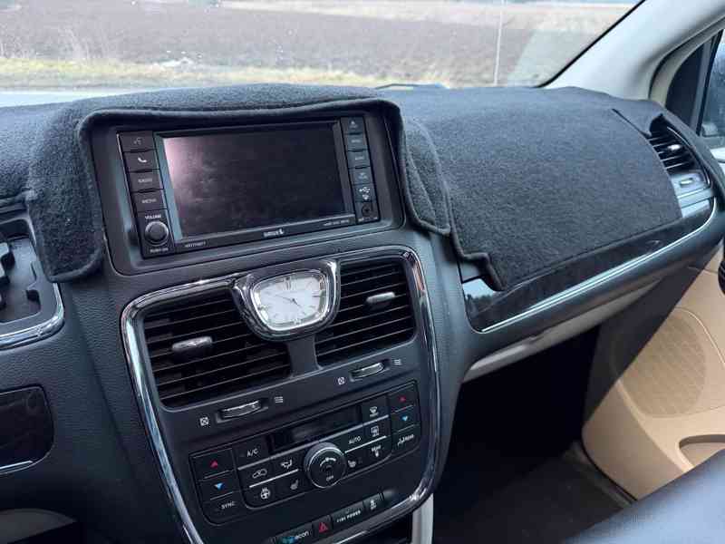 Chrysler Town Country 3,6 LPG DVD Limited 2014 - foto 16