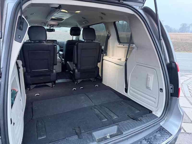 Chrysler Town Country 3,6 LPG DVD Limited 2014 - foto 6