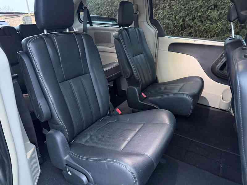 Chrysler Town Country 3,6 LPG DVD Limited 2014 - foto 8