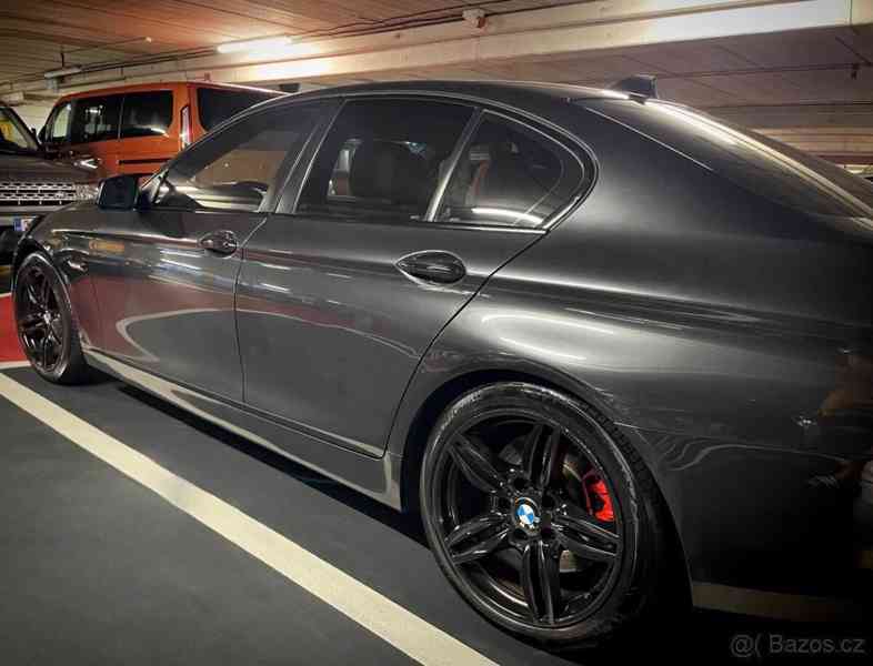 BMW Řada 5 3,0   530 f10 - foto 12