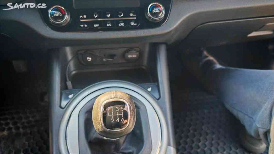 Kia Sportage 1,6   TDI - foto 17