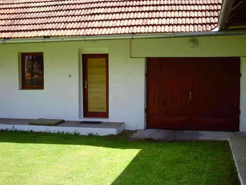 Prodej  nemovitosti s dvěma bytovými jednotkami - foto 2