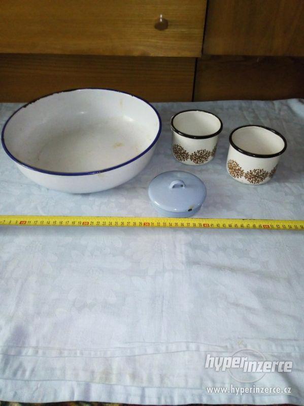 Smaltované nádobí - 4 ks (Mísa, 2 hrnky, víko) - foto 1